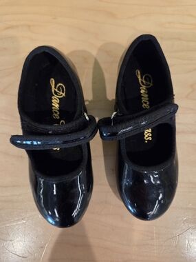 Dance Class Girls' Patent Mary Jane Tap Shoes in Black